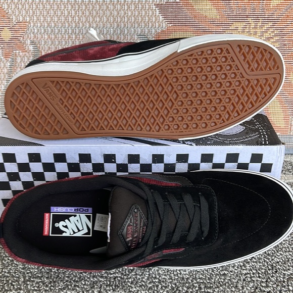 Vans Men’s Kyle Walker
Corduroy Tie-Dye/Black/White
VN0A5JIEX4C
Sneakers - Picture 6 of 16